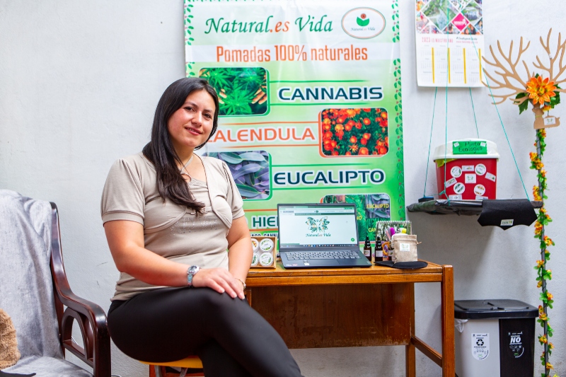Foto de Jhoana Contreras y su emprendiemiento