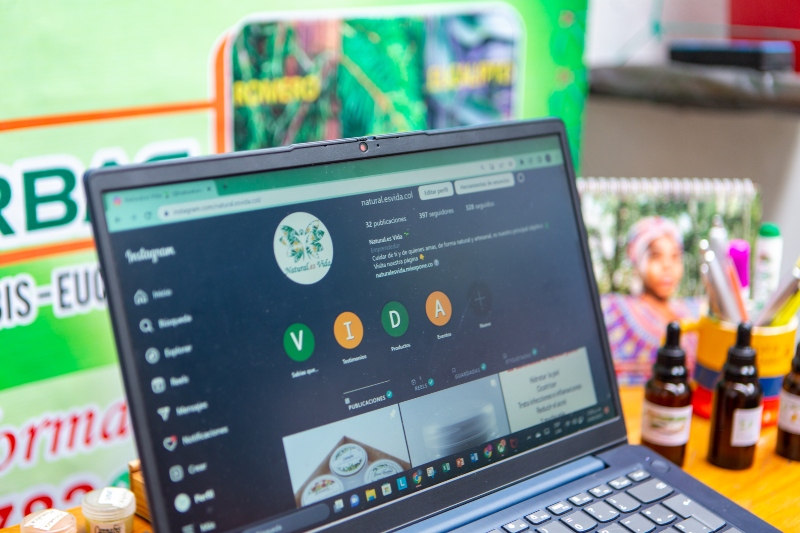 Foto de la pantalla de un computador con el perfil de Instagram del emprendimiento
