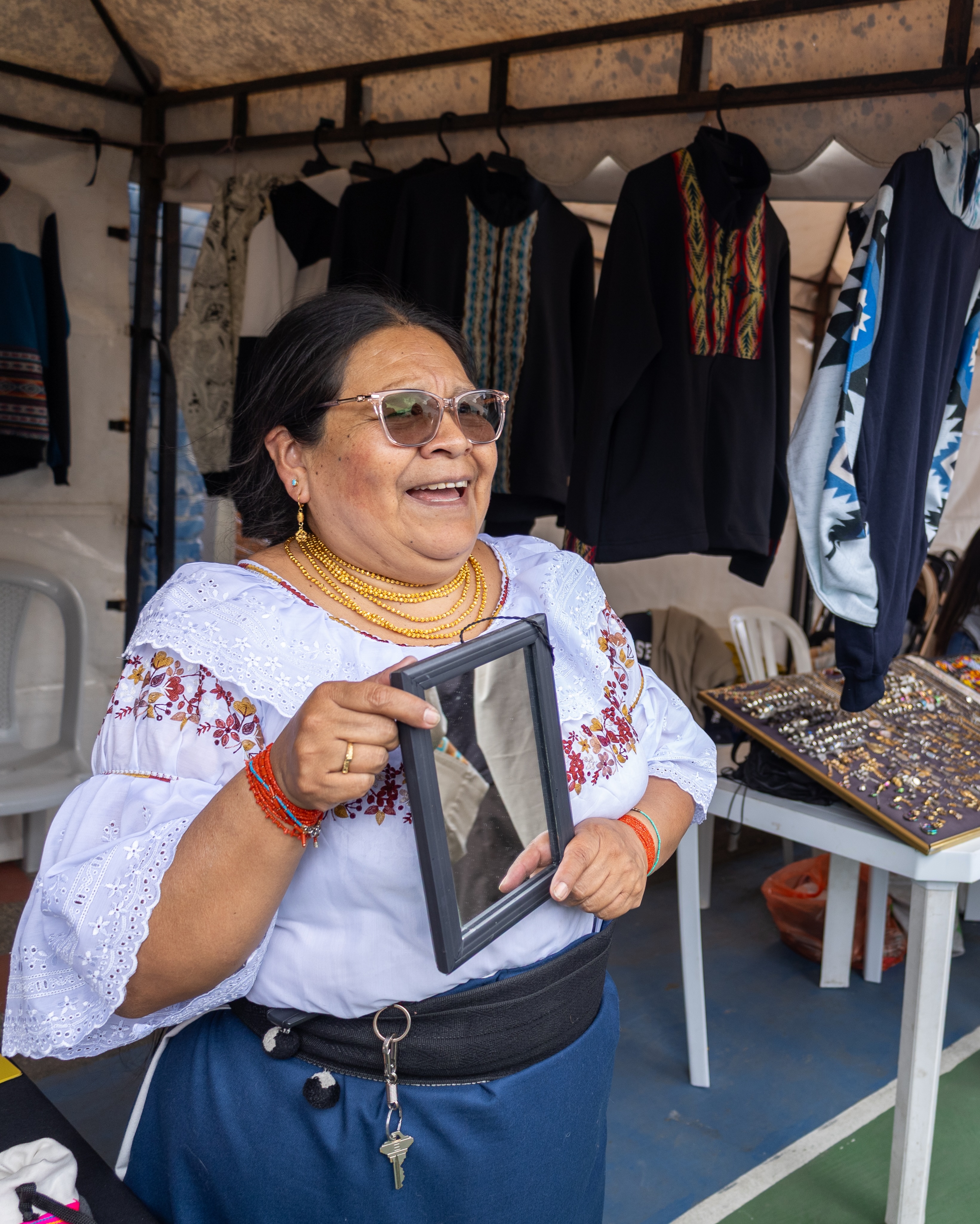 Foto de una señora indígena sonriendo