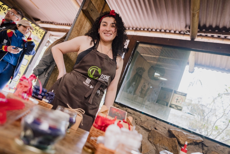 Foto de Carolina Valbuena y su emprendimiento