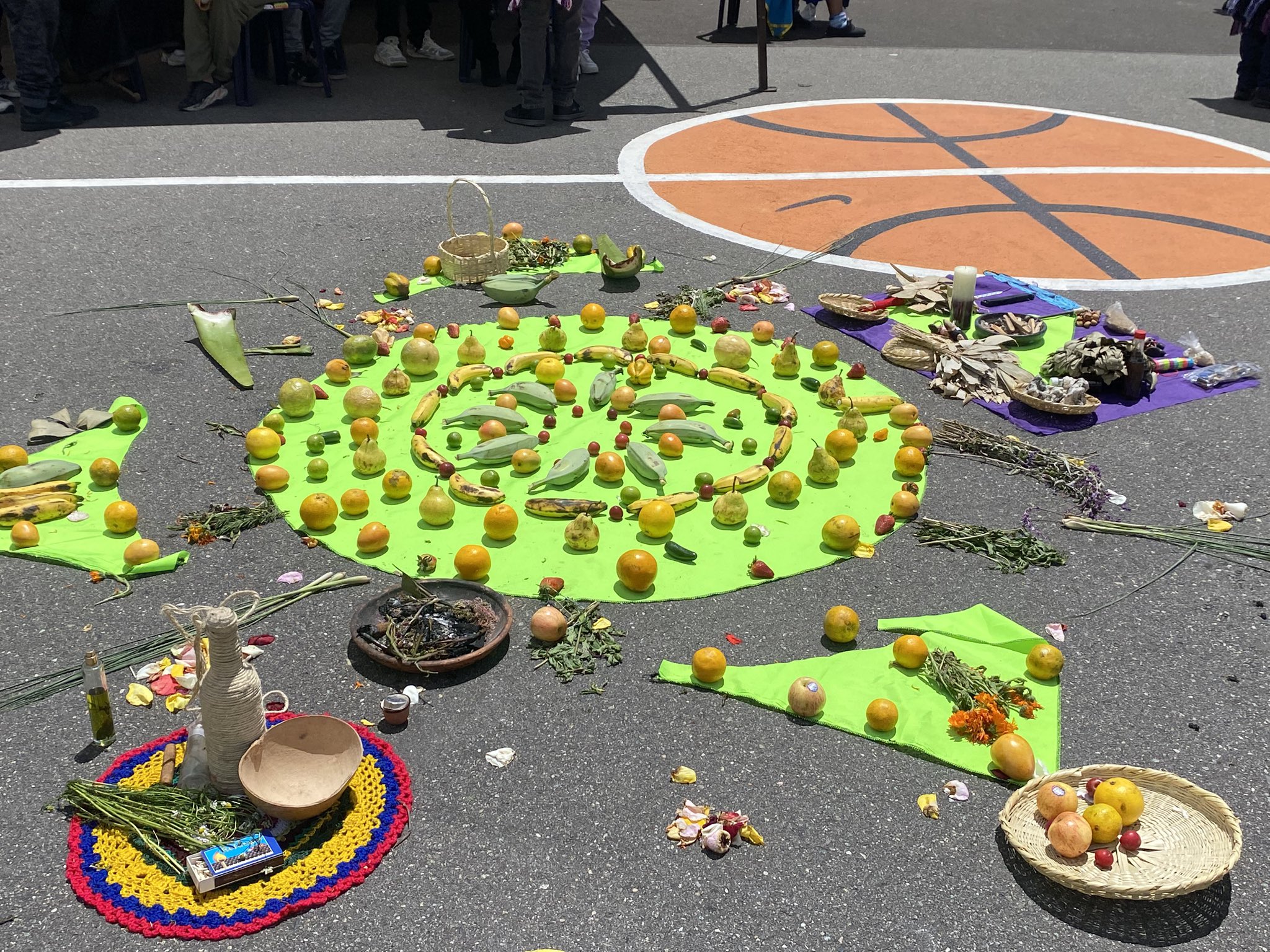 Foto del piso donde están ubicadas las ofrendas