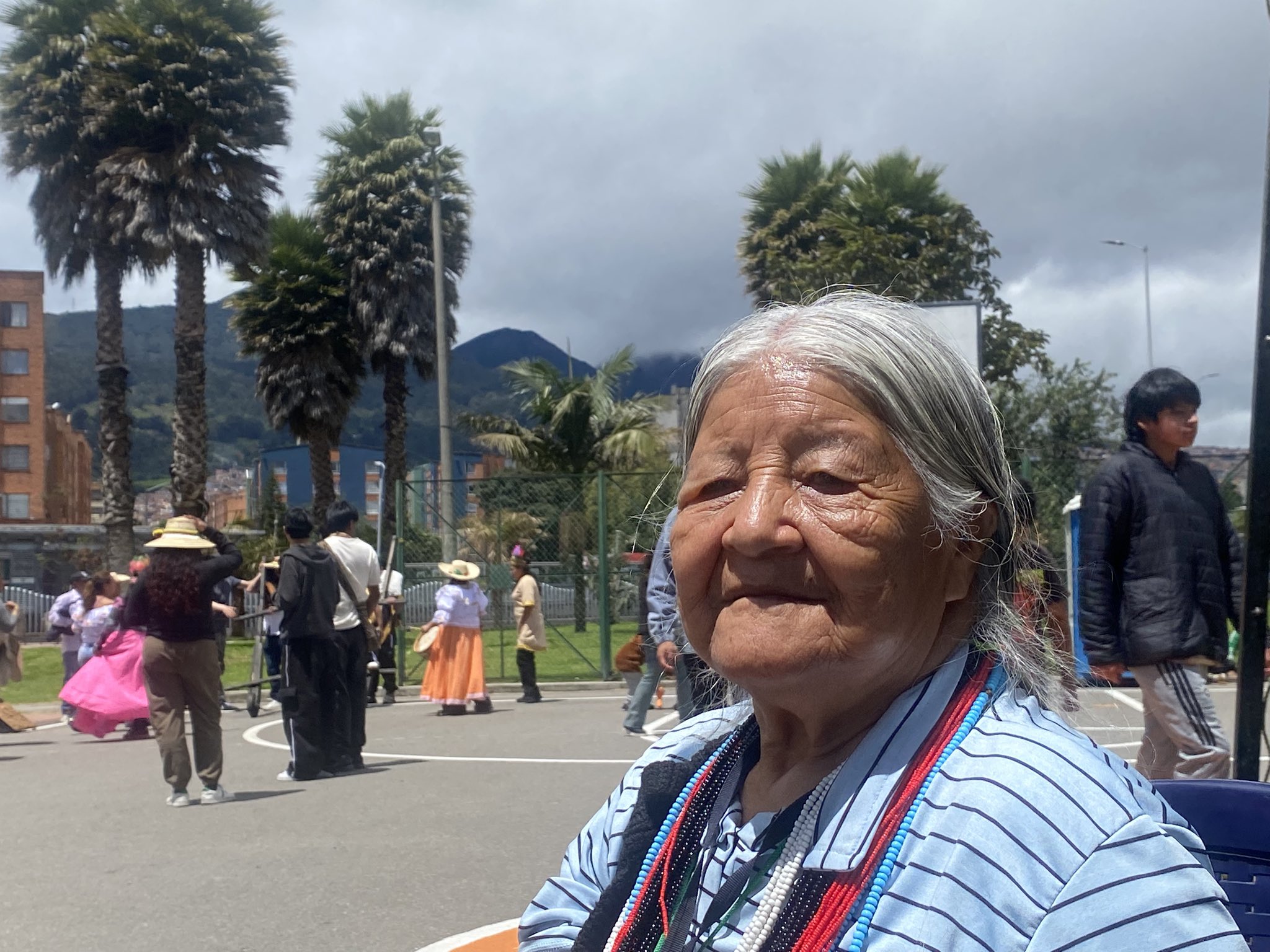 Foto de una persona mayor indígena