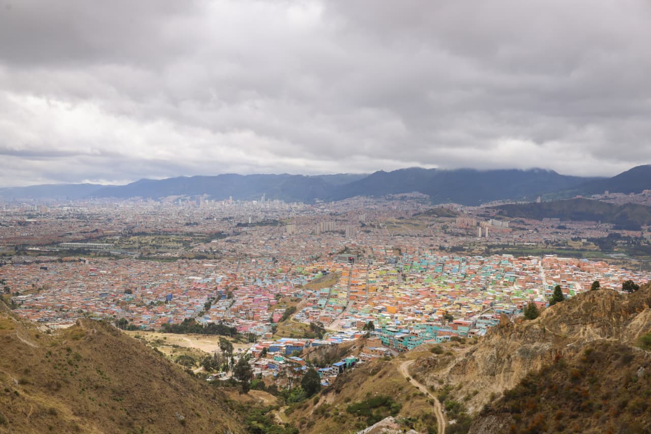 Foto panorámica de la localidad de Ciudad Bolivar visto desde lo alto de una montaña