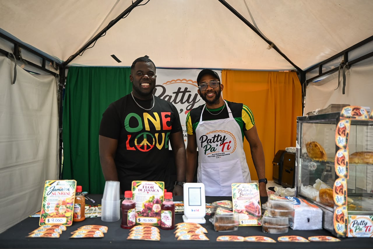 Foto del emprendimiento gastronomico jamaiquino participante en el evento