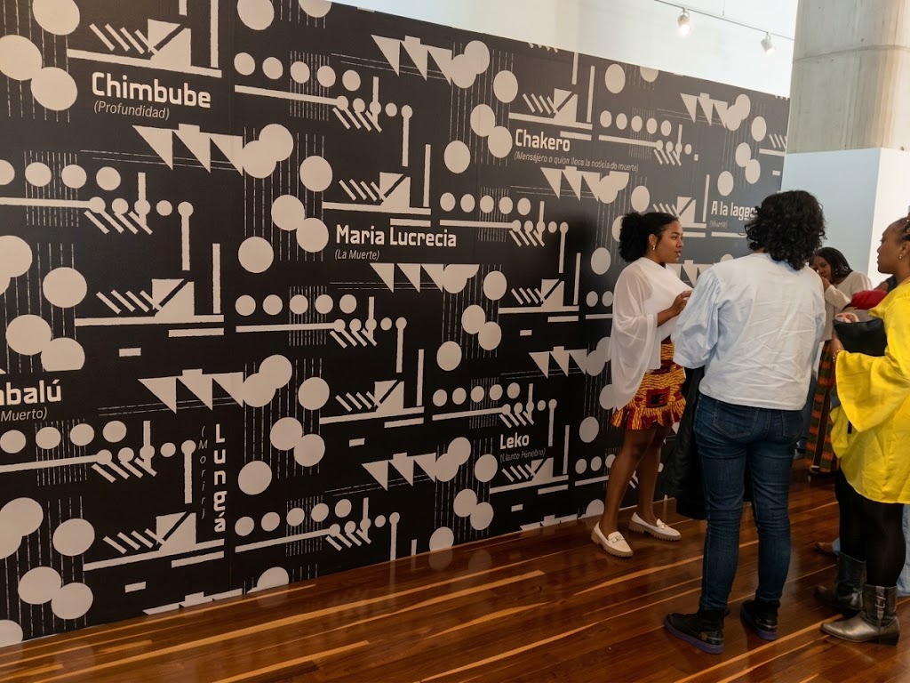 Foto de un mural de la exhibición