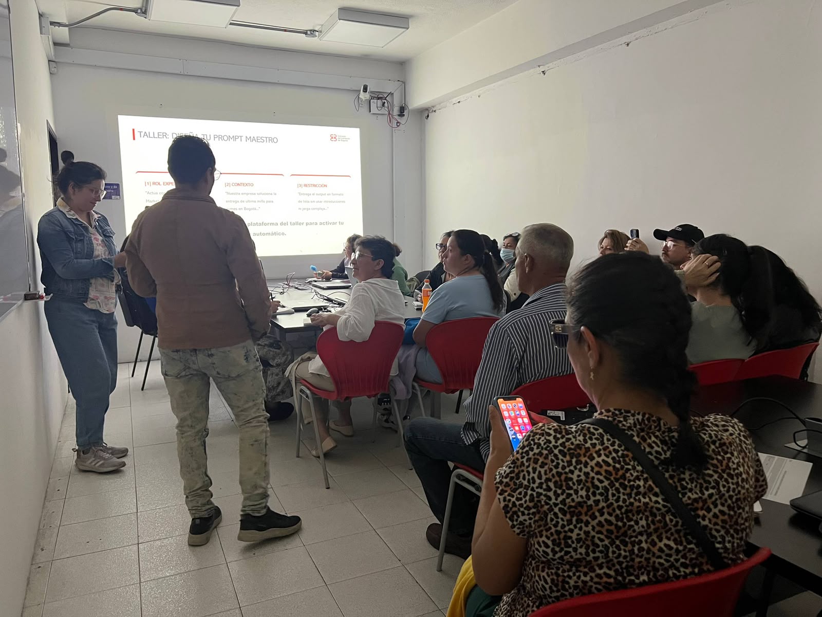 Con cursos cortos en Marketing con IA fortalecemos la innovación en la comunidad de Puente Aranda