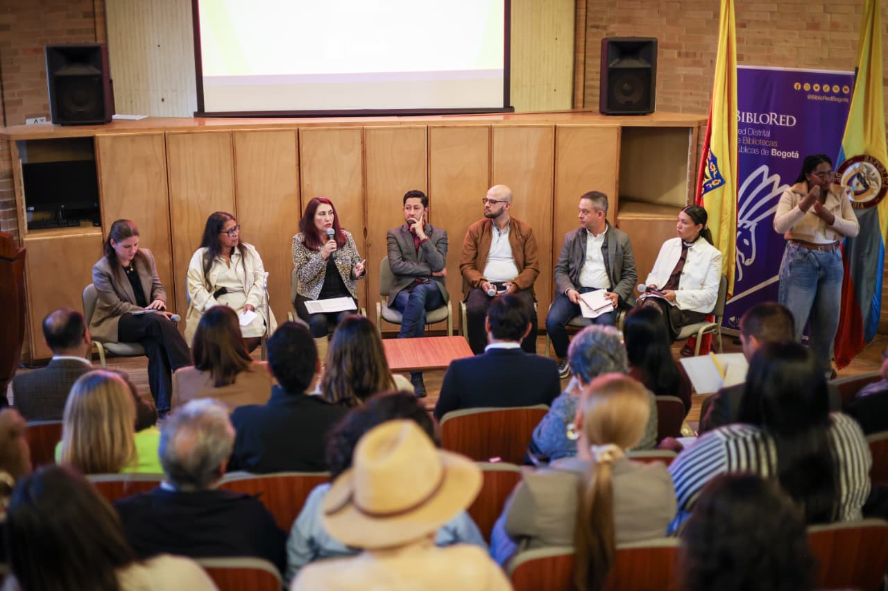 Foto en medio del conversatorio