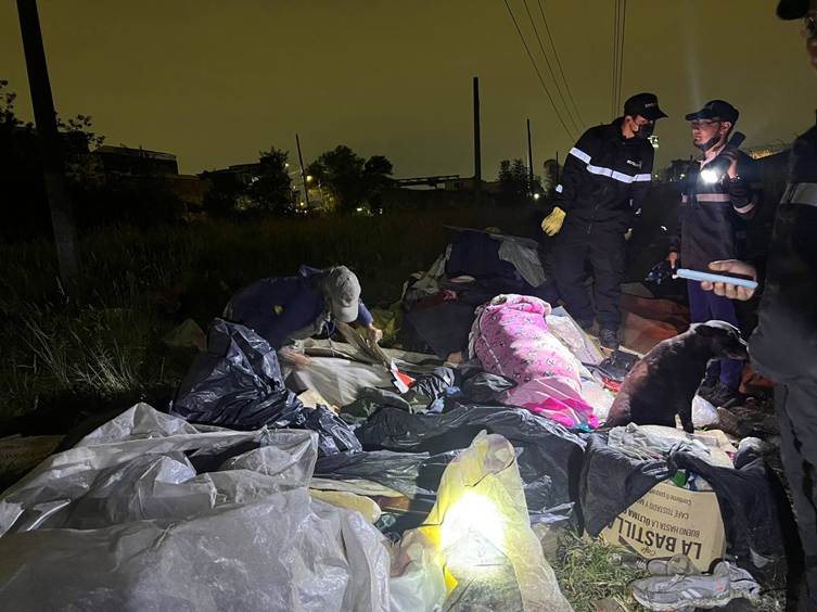 Imagen que contiene persona, hombre, mujer, nieve
El contenido generado por IA puede ser incorrecto.