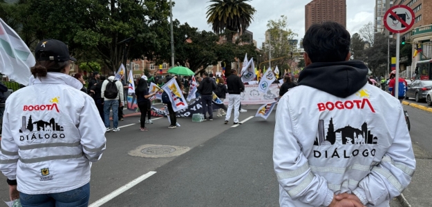 Equipo de Diálogo haciendo presencia en manifestación