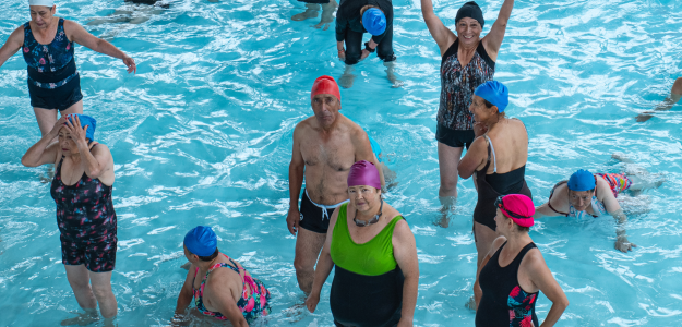 Fotografía de inscripciones para escuelas deportivas de natación y waterpolo en el Parque El Tunal