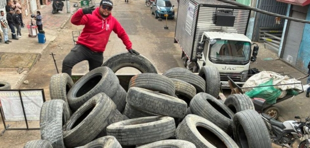 Llantas recogidas en volqueta