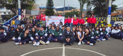 Comunidad, estudiantes e instituciones unidos para recuperar el parque del 20 de Julio, transformando espacios para la convivencia y el encuentro ciudadano.