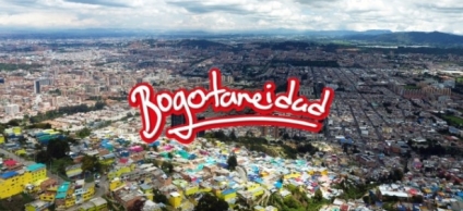 Vista aérea de Bogotá y logo Bogotaneidad
