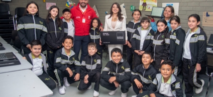 Alcalde Victor Hugo Huertas en la entrega de computadores