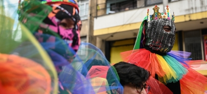 Foto de tres personas de la comunidad LGBTI