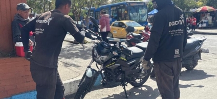 Fotografía relacionada con: Parqueo indebido en El Tunal dejó seis comparendos y tres motocicletas inmovilizadas.