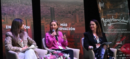 Panelistas mujeres conversando en el congreso de la Bogotaneidad 2025