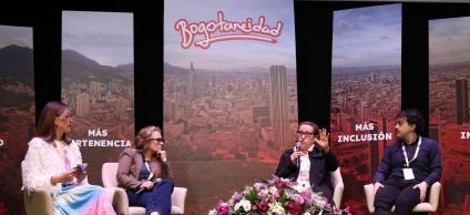 Panelistas conversando en el congreso de la Bogotaneidad 2025