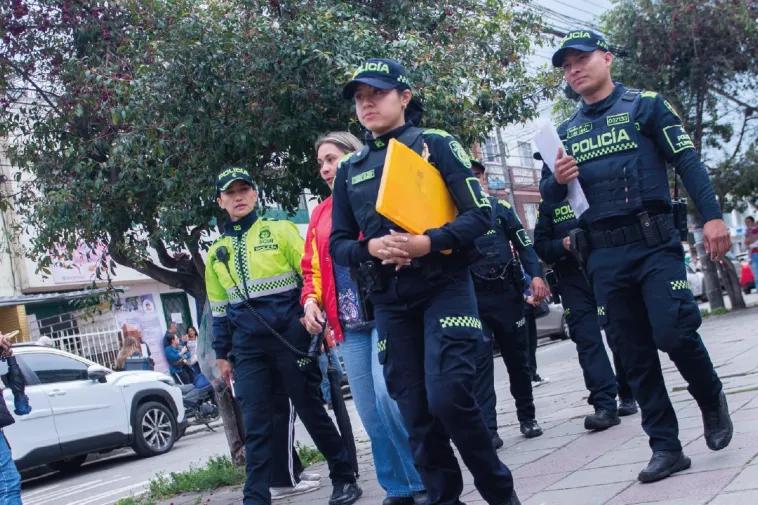 Foto de la policia nacional en las calles