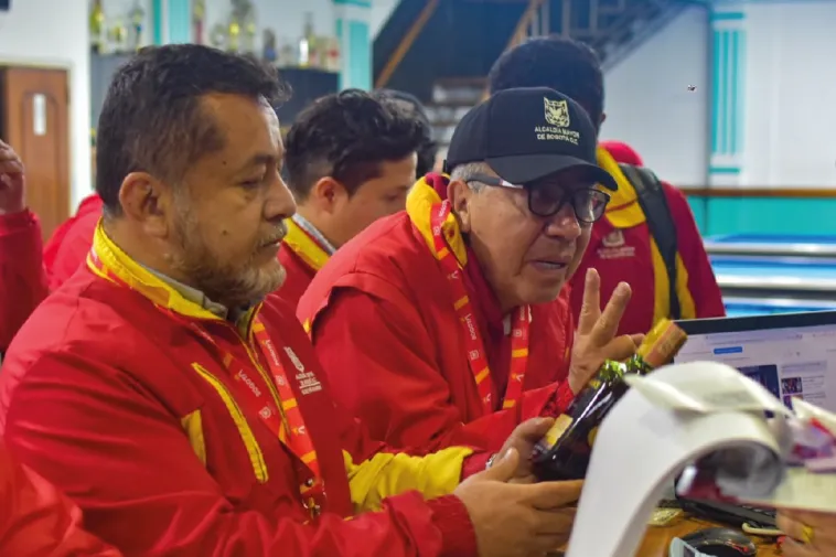 Foto de funcionarios de IVC en operativo