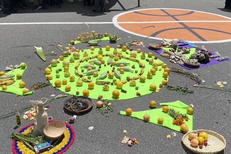 Foto del piso donde están ubicadas las ofrendas