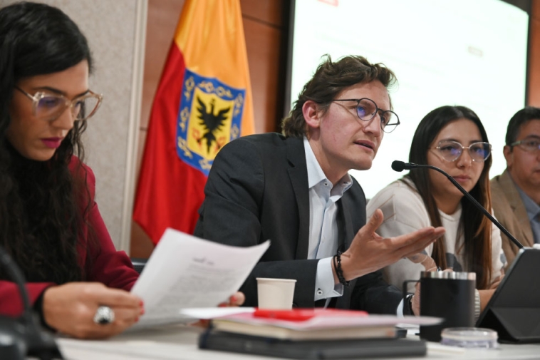 Foto de Gustavo Quintero Ardila - secretario de Gobierno, dirigiendose a la audiencia
