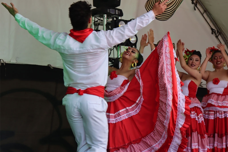 Foto de la puesta en escena de un baile folclorico