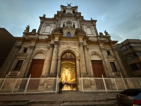 Entrada principal De la Iglesia del Voto Nacional