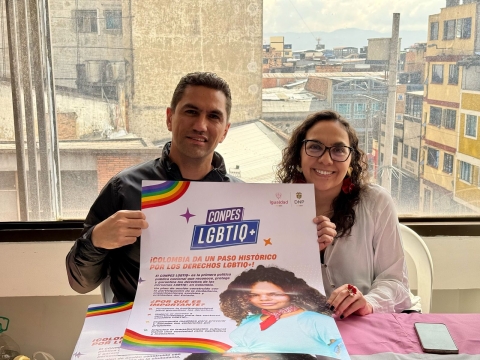 Alcalde Local de Los Mártires John Jader Suarez y la Subsecretaría técnica de Integración Social, Juliana Sanchez