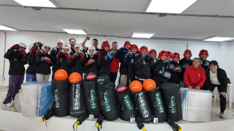 Grupo de la nueva escuela de Boxeo del barrio Uval II en Usme