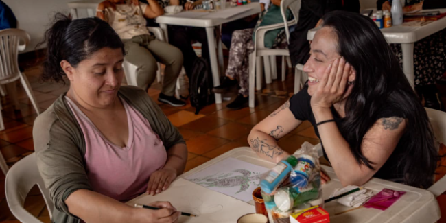 La Alcaldía Local de Barrios Unidos desarrolla la estrategia Latidos en Armonía, un espacio de acompañamiento dirigido a personas con enfermedades crónicas, huérfanas o de alta complejidad y a sus cuidadores. 