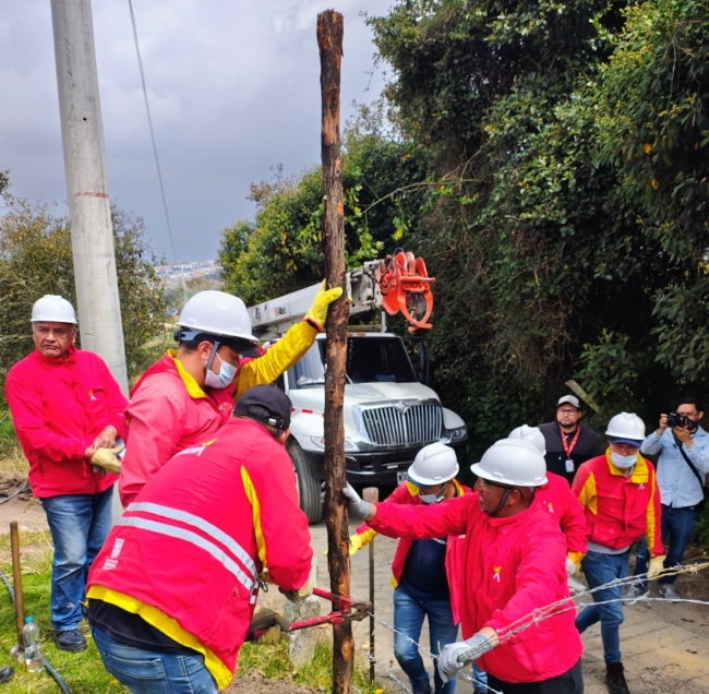 Desmonte de Postes ilegales en el barrio la Requilina en localidad de Usme