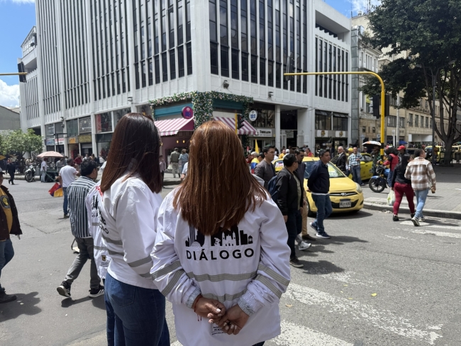 Equipo de Diálogo en manifestación