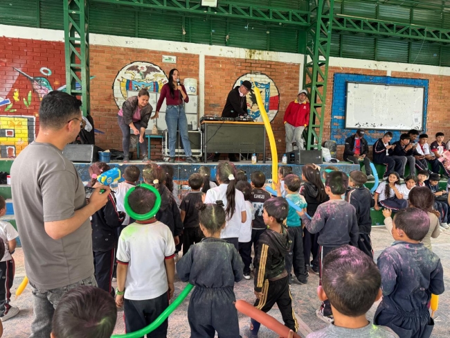 niños participando el el FEST SUMAPAZ