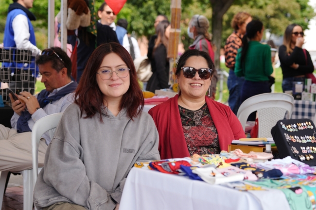 Asistentes a feria de servicios del sector religioso
