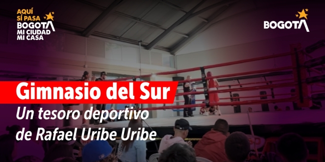 Boxeadores en cuadrilátero con púbico en el Gimnasio del Sur