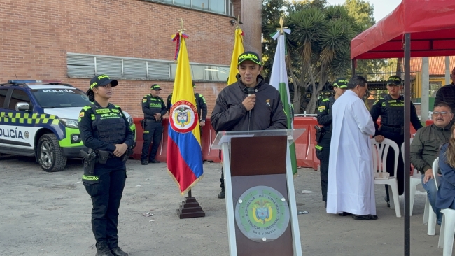 Entrega de vehiculos a la policia de Suba