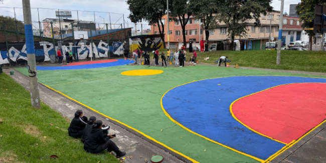 Por tercera vez, el Parque Río Negro fue escenario de una intervención interinstitucional orientada a mejorar las condiciones del entorno escolar del Colegio Domingo Faustino Sarmiento. 