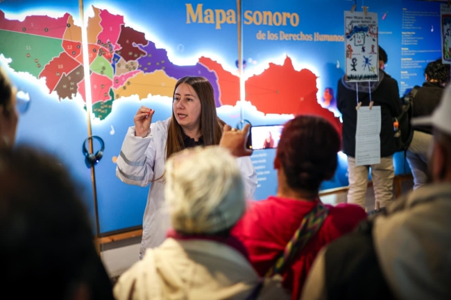 Expositora Mapa de los Derechos Humanos Bogotá