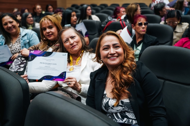 100 mujeres culminaron su formación en Oficios Productivos