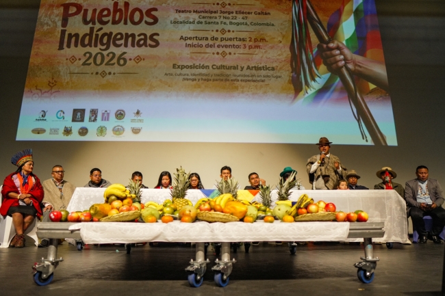 Autoridades de los catorce pueblos indígenas