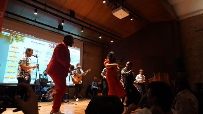 Presentación musical de grupo Raizal