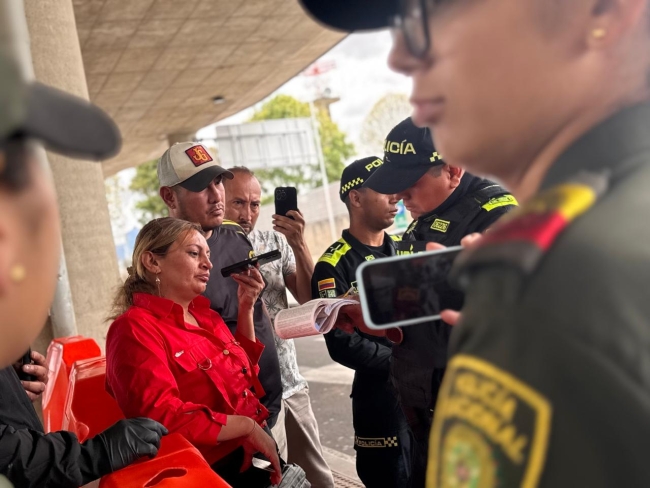 31 vendedores retirados, 8 bicicletas incautadas y 2 comparendos con Operación Espacio Público en el Aeropuerto El Dorado