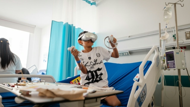 Bosa mejora la salud de 40 pacientes del Hospital de Bosa con realidad aumentada y robótica educativa