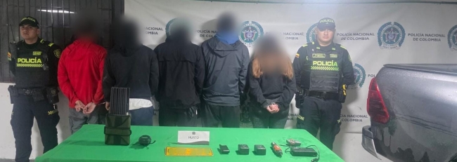 Capturados en un lavadero tras robar una camioneta; tenían inhibidores de señal y antecedentes por hurto de vehículos