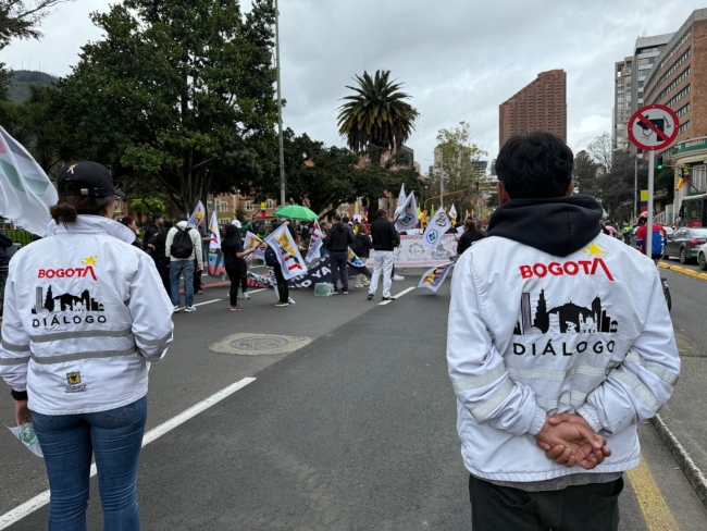 Equipo de Diálogo haciendo presencia en manifestación