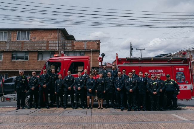 Tunjuelito condecoró la valentía y vocación de servicio de 24 bomberos de la estación sexta de Venecia 
