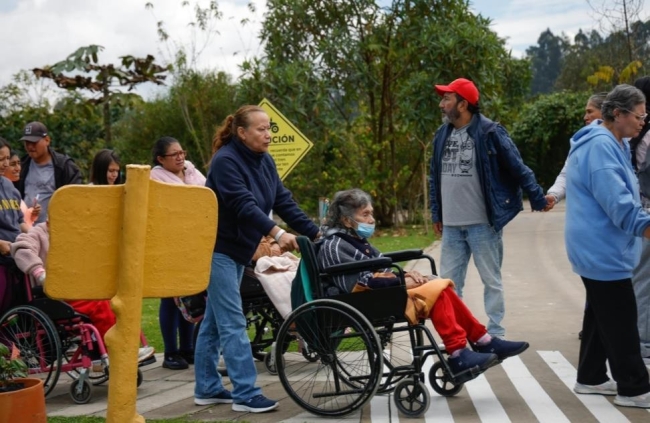 Alcaldía de Tunjuelito promueve el bienestar de personas con discapacidad y sus cuidadores con visita al Parque Jaime Duque 