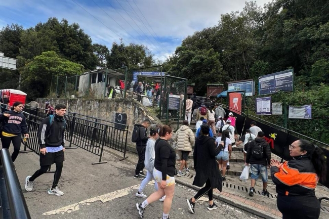 Antes de las 6:00 a.m. ya se registraba el ascenso de alrededor de 3.000 personas al cerro, en lo que se proyecta como una de las jornadas de mayor afluencia de la Semana Santa 2026.