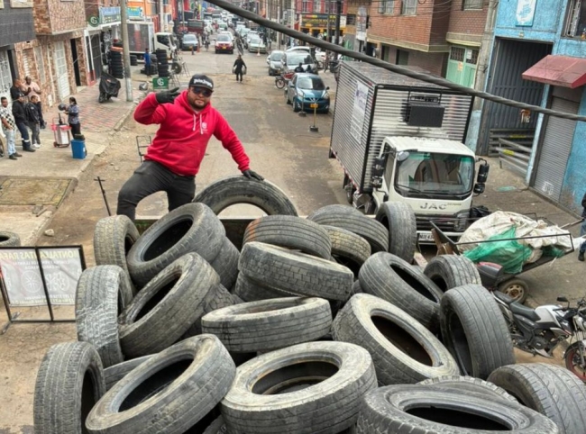Llantas recogidas en volqueta